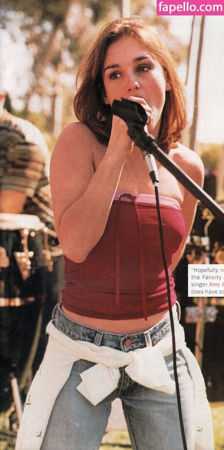 Amy Jo Johnson onlyfans pic