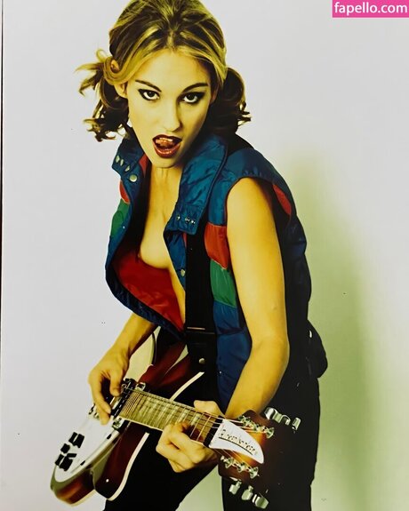 Amy Jo Johnson onlyfans leaked