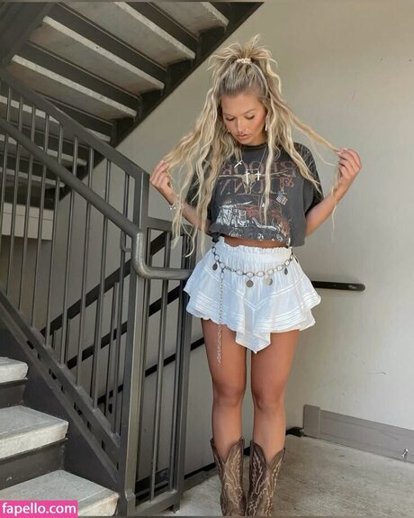 Issie Cole onlyfans pic