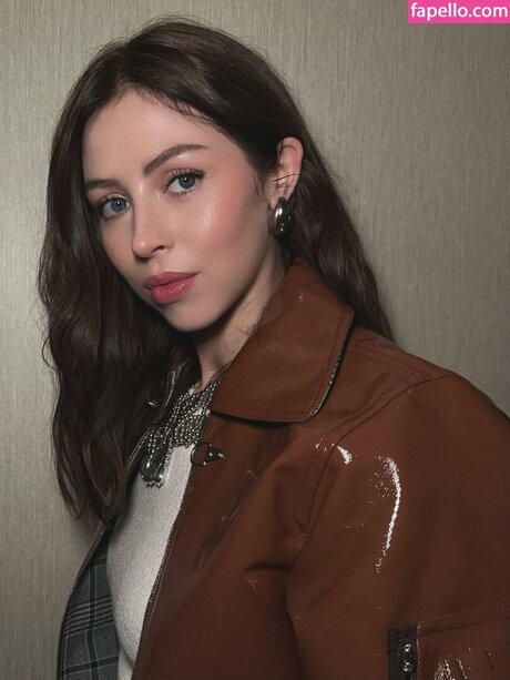 Hermione Corfield Profile pic