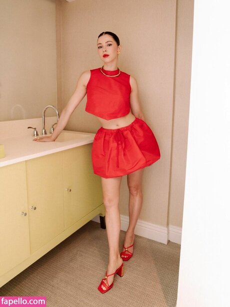 Hermione Corfield pics onlyfans