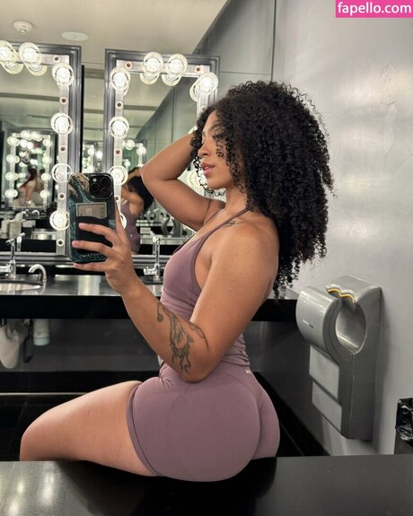 frizzyimposter onlyfans sexy