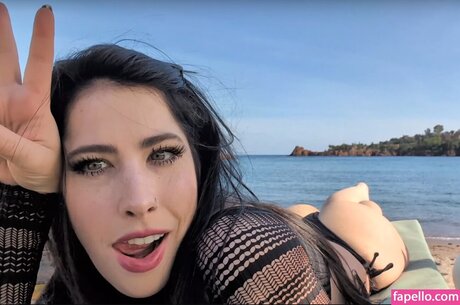 Fishtank onlyfans model photo