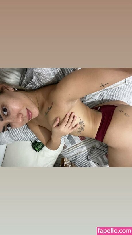 Hivia Silva Carneiro is on onlyfans