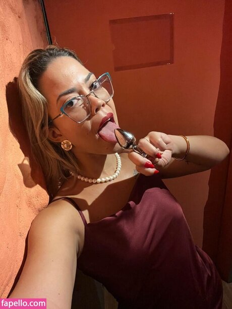 Hivia Silva Carneiro nude leak onlyfans