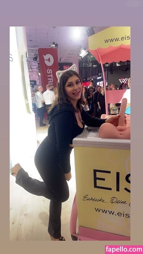 July Johnson onlyfans star