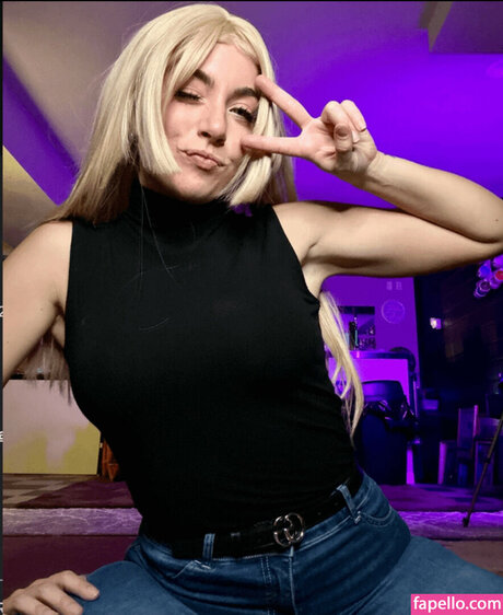 Carmen Elaine onlyfans topless