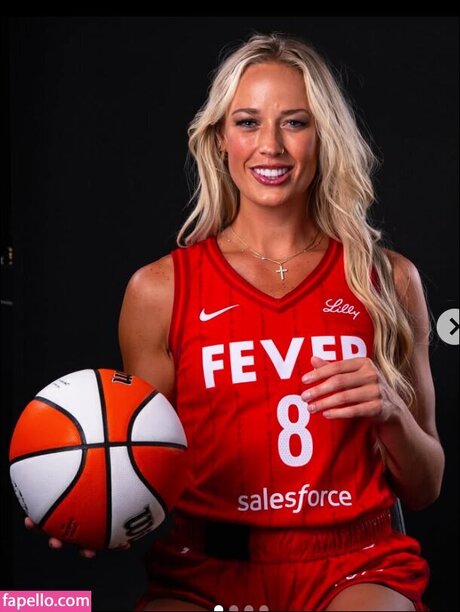 Sophie Cunningham onlyfans strip tease