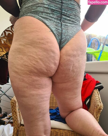 knee deep in life sextape onlyfans