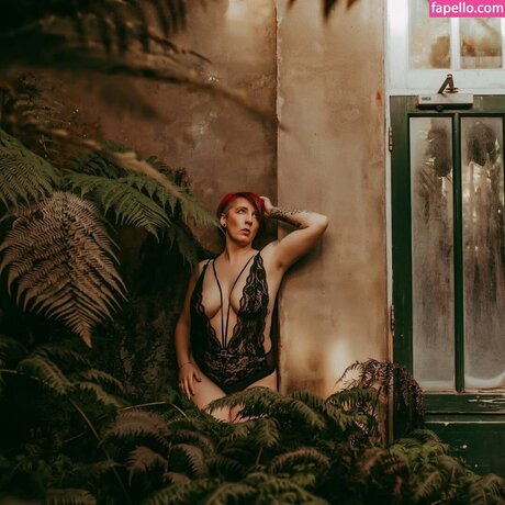 knee deep in life naked onlyfans leaked