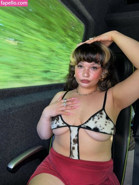 Lola Young nude onlyfans