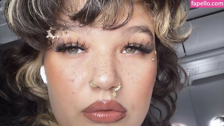 Lola Young leaked onlyfans