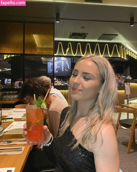 Pearl Farley nude on onlyfans