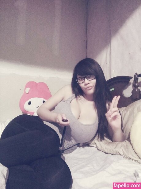 Marine Sivongsa onlyfans striptease