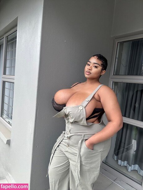 kimmanana onlyfans strip tease