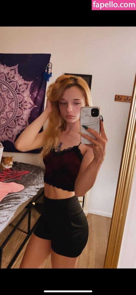 Kelly Lyn onlyfans nude photos