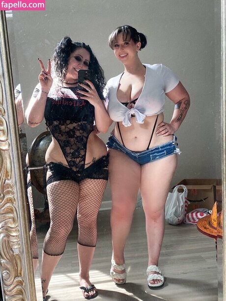 Hex Hypoxia onlyfans topless