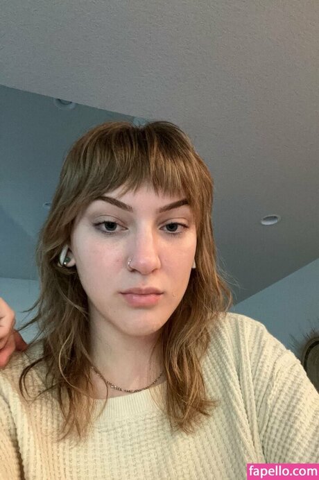 atrophicbtrfly onlyfans sexy