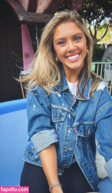 Sydney Segars onlyfans sex tape