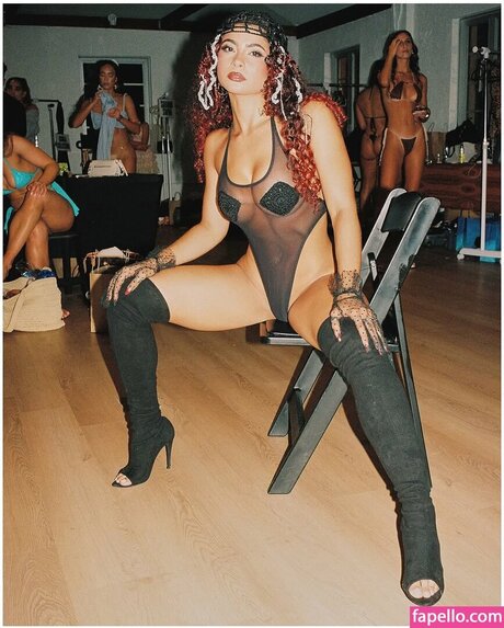 niaa321 onlyfans sextape