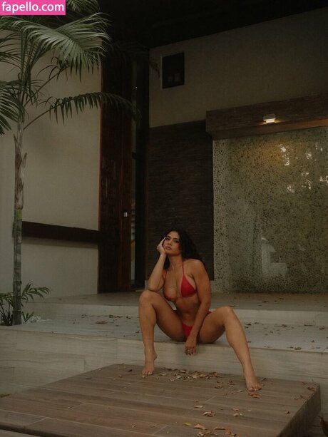 niaa321 onlyfans striptease