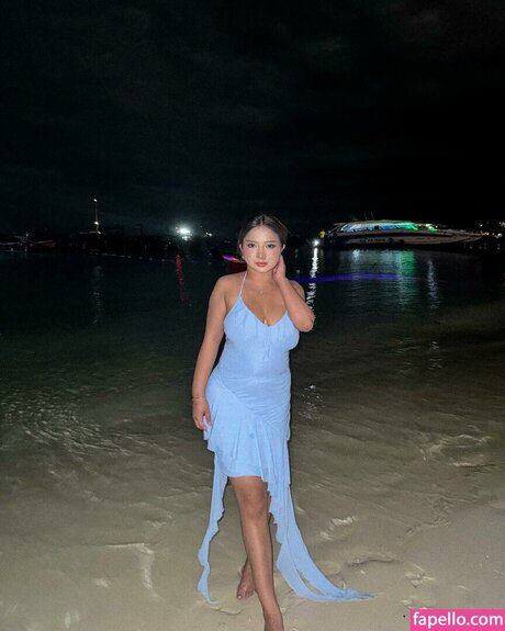 Zizi Wong onlyfans strip