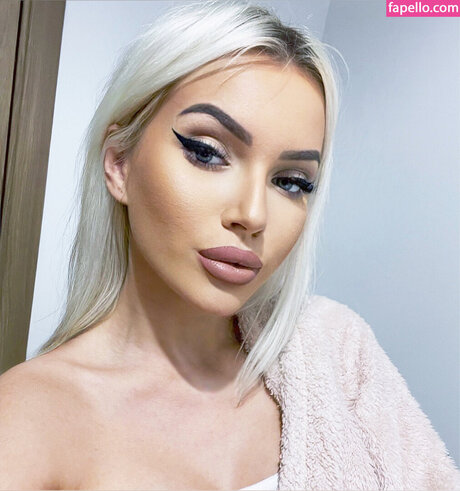 okssannaone onlyfans free porn