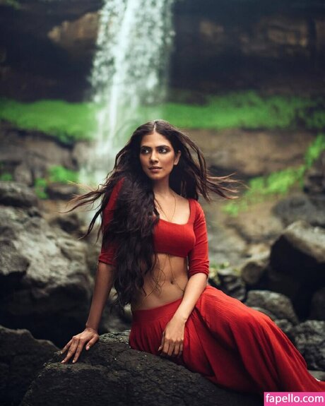 Malavika Mohanan onlyfans strip tease