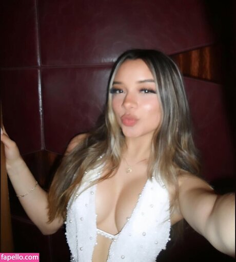 yessseeeniiaa onlyfans nudes