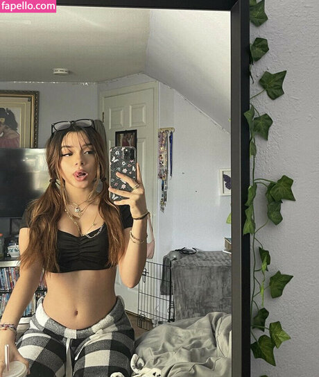 yessseeeniiaa nude onlyfans