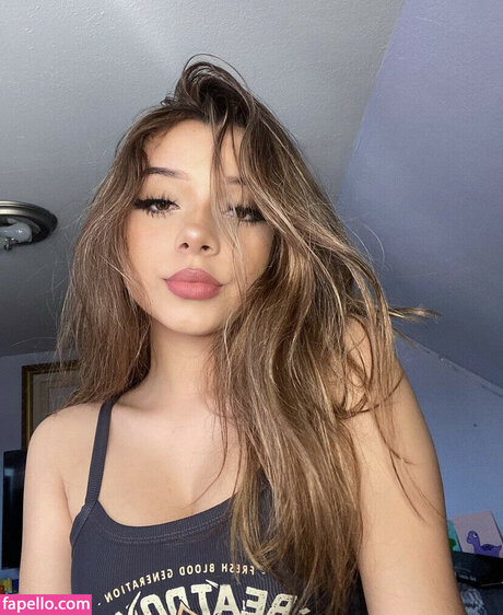 yessseeeniiaa onlyfans content type