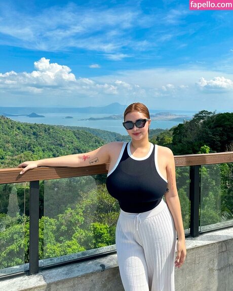 Mitzina Larino onlyfans page