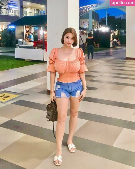 Mitzina Larino onlyfans leajs