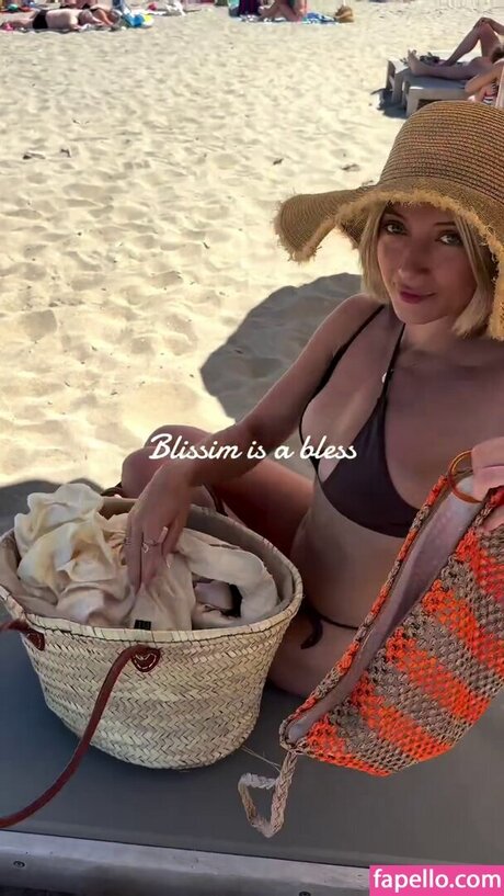 Hello__iris onlyfans sex tape