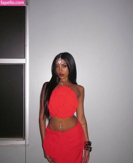 Lara Raj topless onlyfans