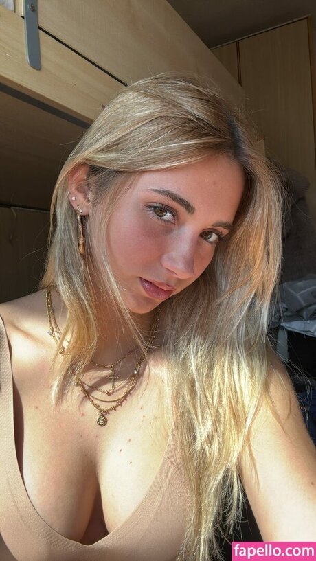 Iris Vallaranii free only fans