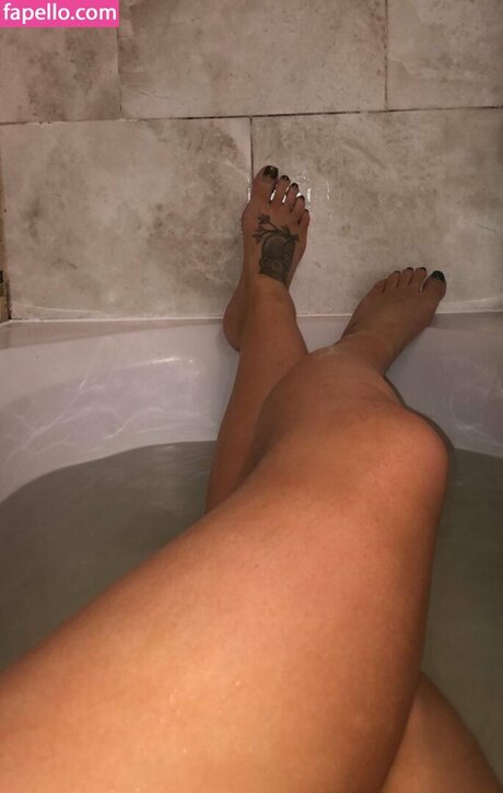 Lar ARose only fans naked