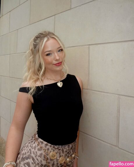 Lynzie Fulton onlyfans model images