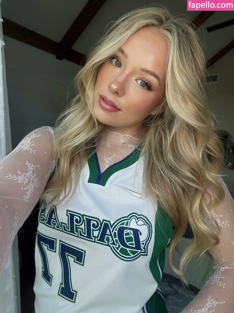 Lynzie Fulton onlyfans leaks.