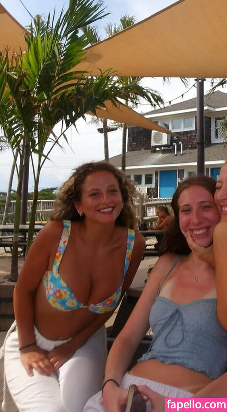 Nina Cotroneo leaks onlyfans