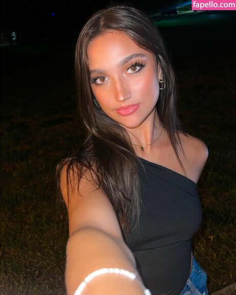 Katie Thompson sexy onlyfans