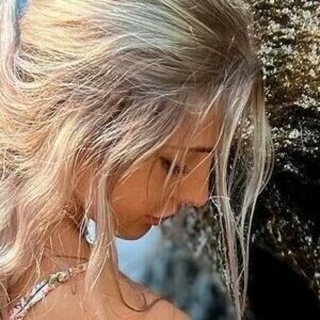 Caroline Ambrose onlyfans leajs