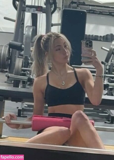 Caroline Ambrose desnuda onlyfans