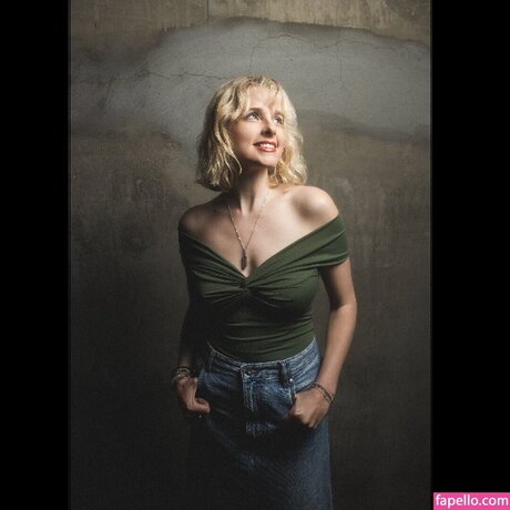 Erica Rhodes topless onlyfans