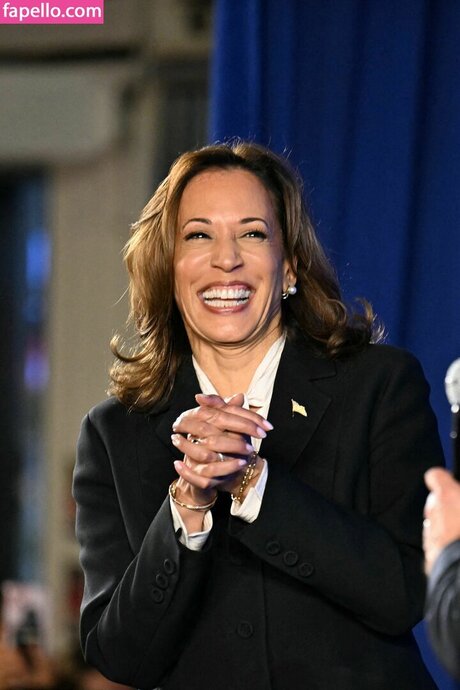 Kamala Harris only fans pic