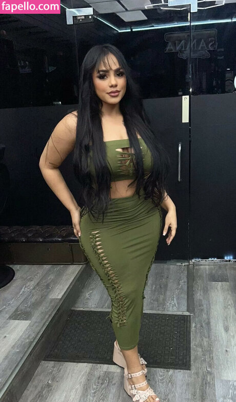 Luna Cruz onlyfans leaks.