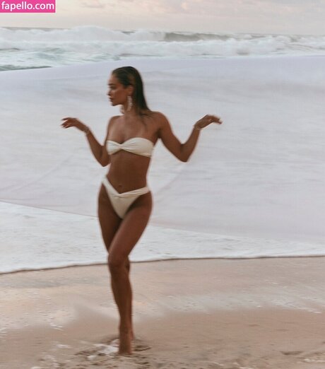 Michaela Wain nude onlyfans leaks