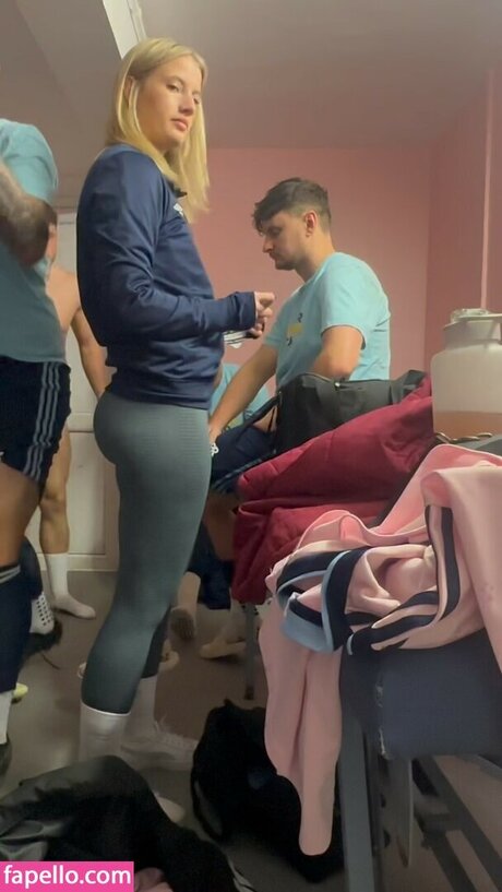 Issy Anderson boobs onlyfans