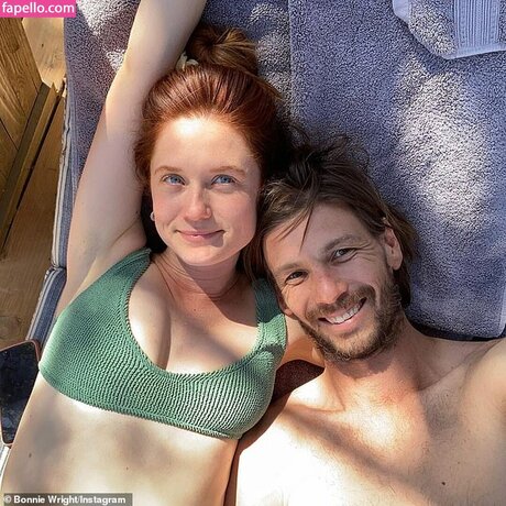 Bonnie Right onlyfans sextape leak