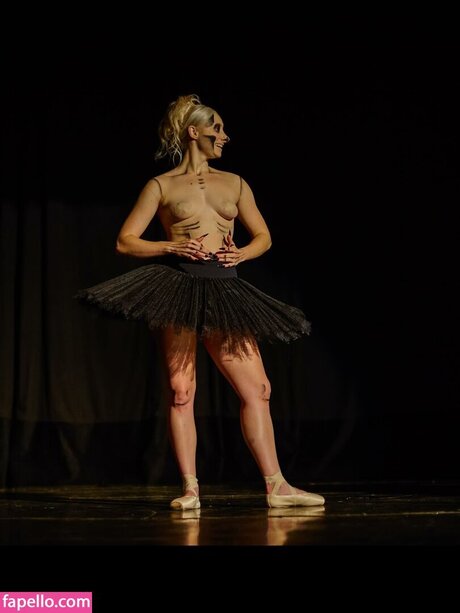 Renata Schneider naked only fans